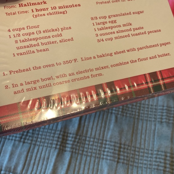 Retired/Rare Hallmark 2AD4400 Christmas Cookie Recipe Book - Picture 5 of 6